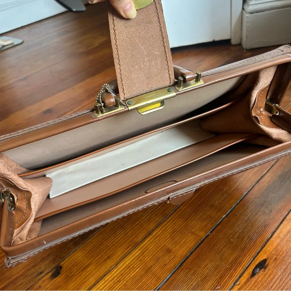 Vintage 70s The Luggage Gallery leather business case w key